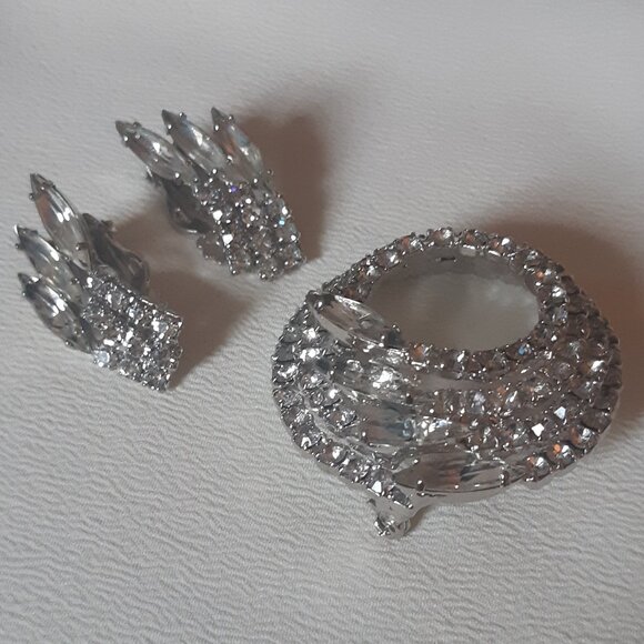 Rhinestone Concentric Circles w/ Marquis Vintage Brooch and Clip On Earring Set - Picture 3 of 15